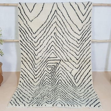 Dywan Beni Ouarain, 240 x 150 cm, berberyjski, ręcznie tkany z owczej wełny w Maroku 